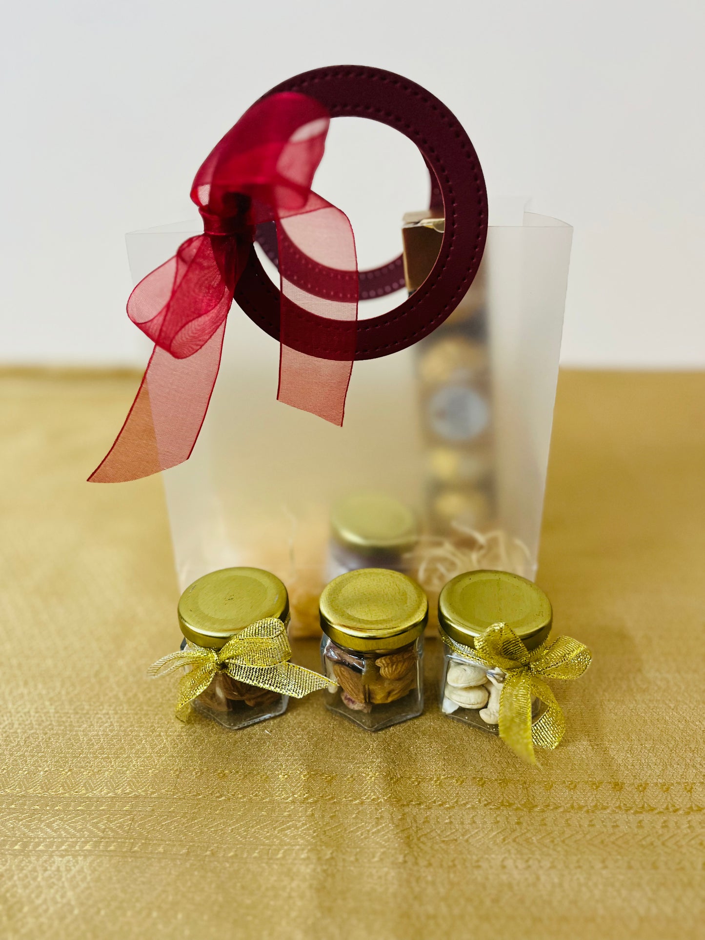 Diwali Gift Bag – Nuts, Honey-Soaked Dry Fruits & Chocolates
